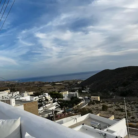 Akrotiri Castle View Apartmán *