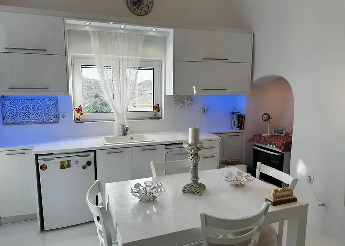 Akrotiri Castle View * Akrotírion